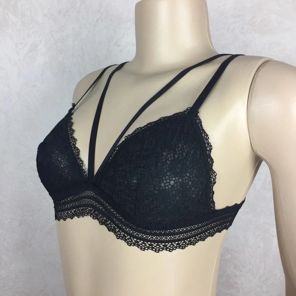 Small Victoria’s Secret Black Lace Bralette - Picture 2 of 3